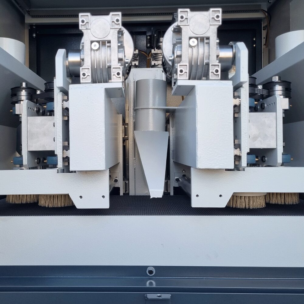 scrub-brushing-machine-interior-close-up-web2026